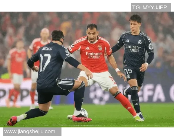 英超激战：本菲卡6-2逆袭拜仁点球大战引发全场狂欢数据解析